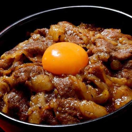 Ingredientes del tazón de carne (calentado)